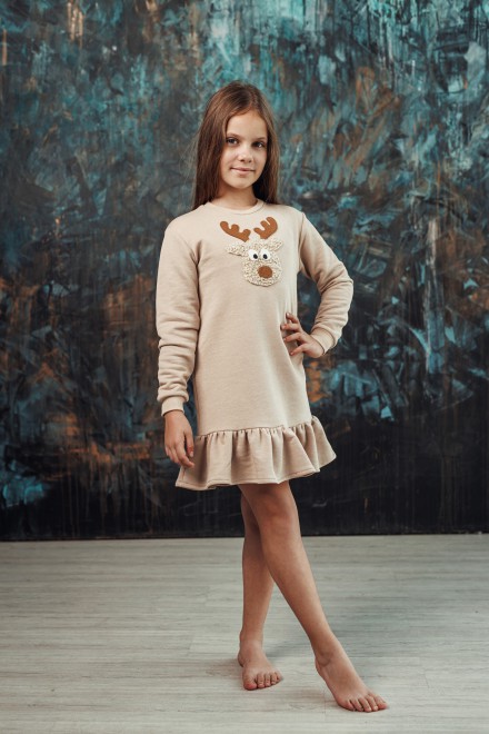 Girl's sand dress with a ruffle and a "Teddy" reindeer