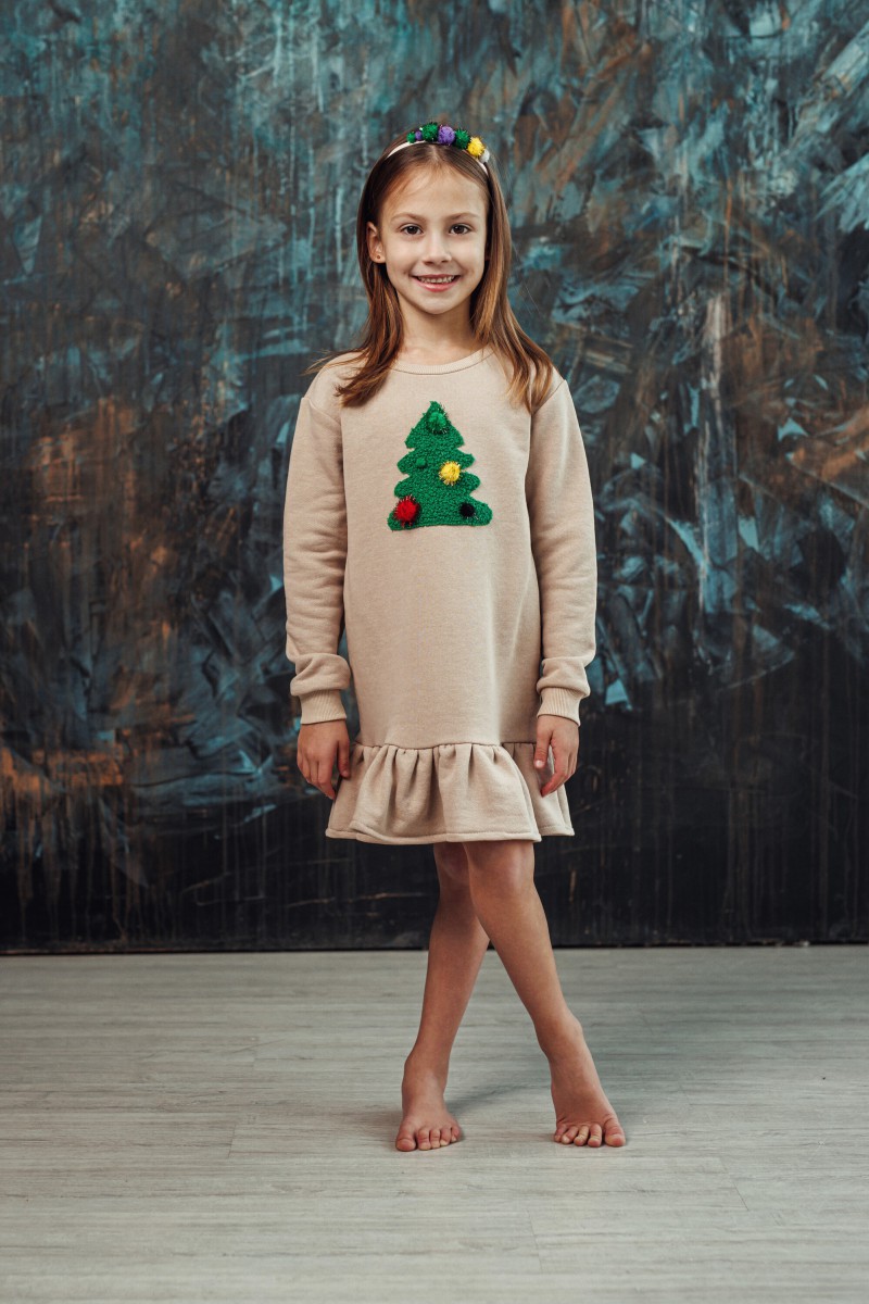 Girl's sand dress with a ruffle and a decorated Christmas tree – photo 2