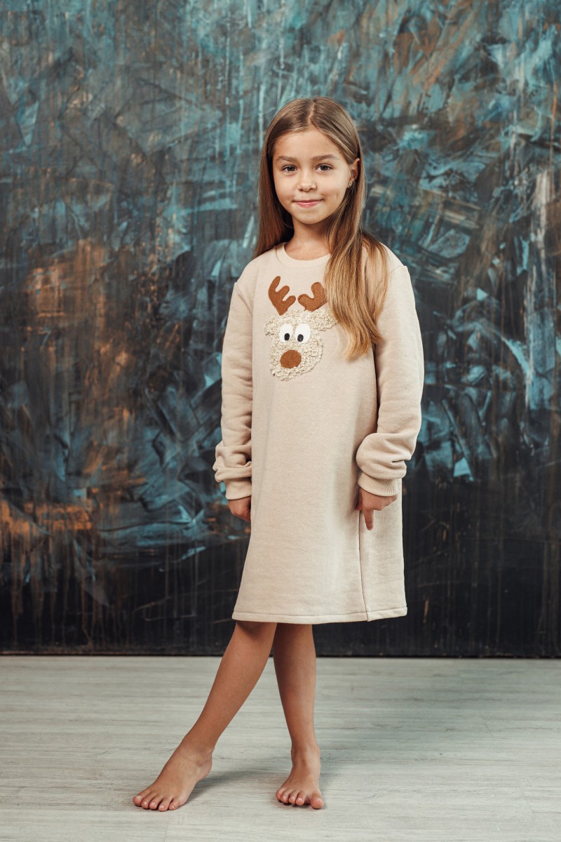 Girl's sand dress with a "Teddy" reindeer