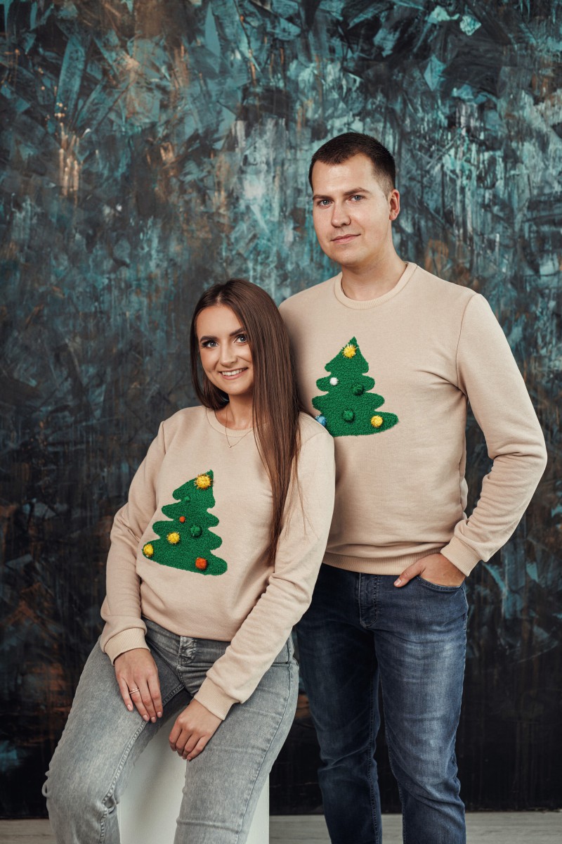 Men's sand Christmas jumper with a decorated Christmas tree – photo 2