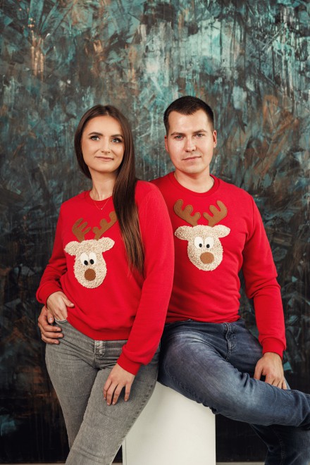Moteriškas raudonas megztinis su „Tedžio briedžiuku“ – kitas vaizdas
