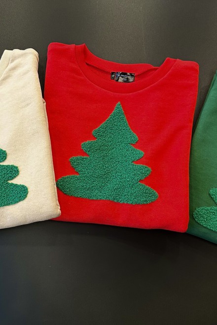 Women's jumper with a Christmas tree