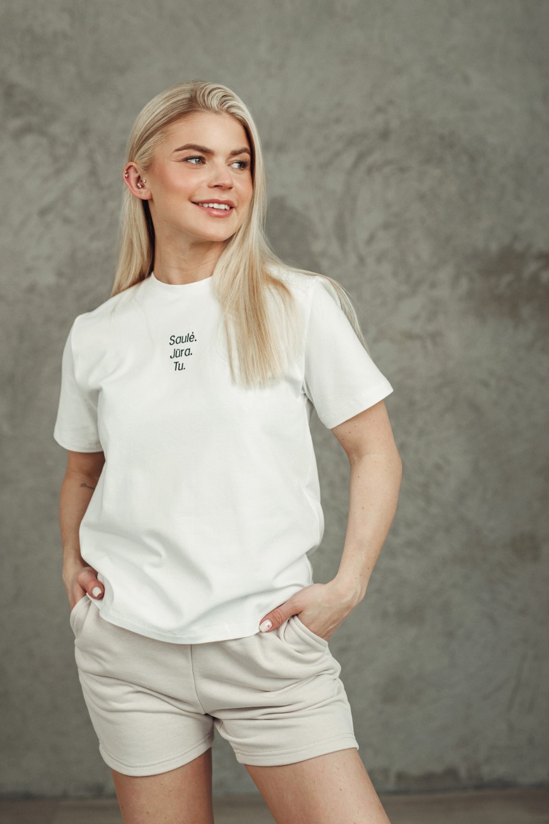 White T-shirt with the slogan "Saulė. Jūra. Tu."