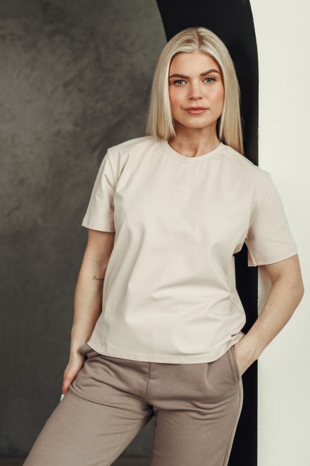 Nude T-shirt with the slogan Saulė. Jūra. Tu.