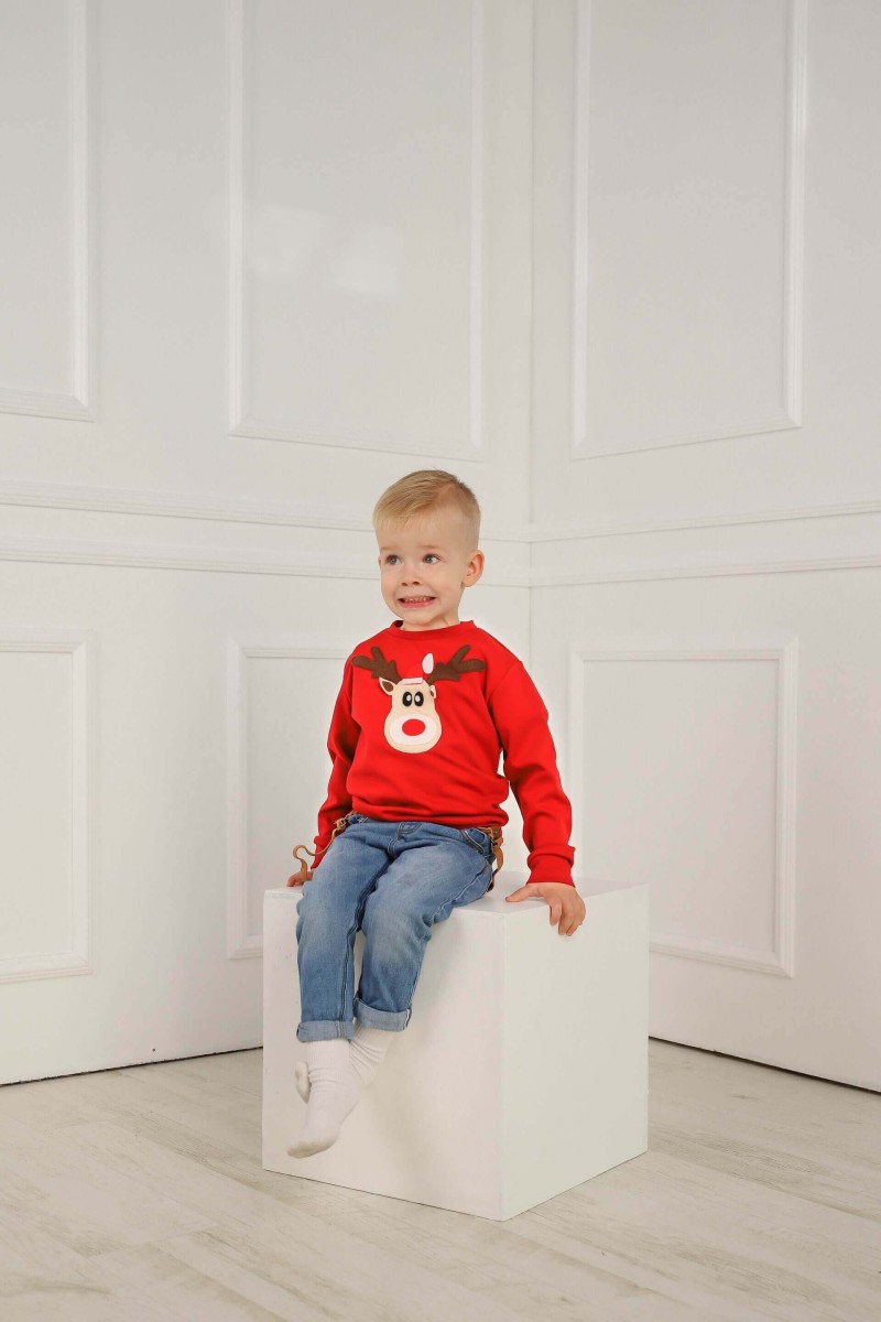 Children's Christmas jumper with a reindeer