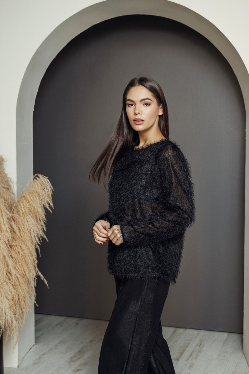Fluffy black jumper