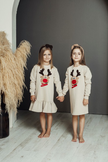 Girl's sand dress with Rudolf – another view