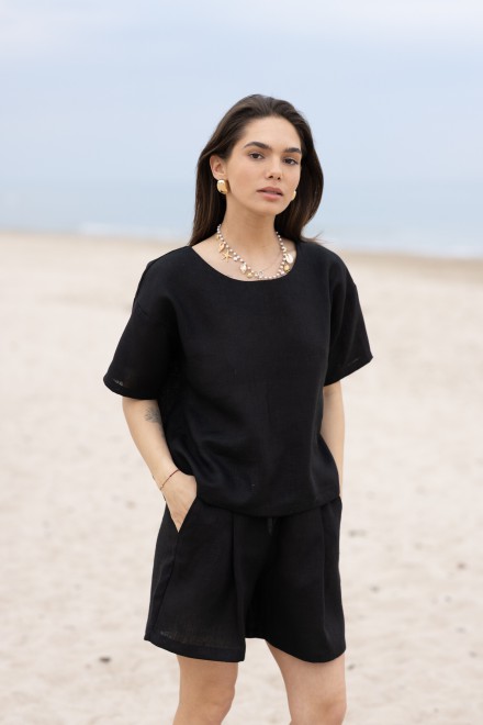 Black blouse – another view
