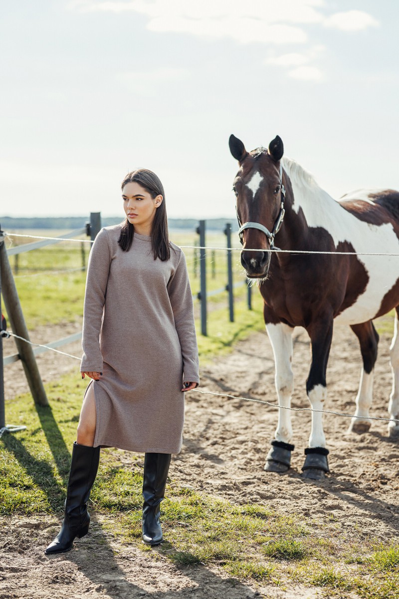 "Davina" cocoa dress with a slit