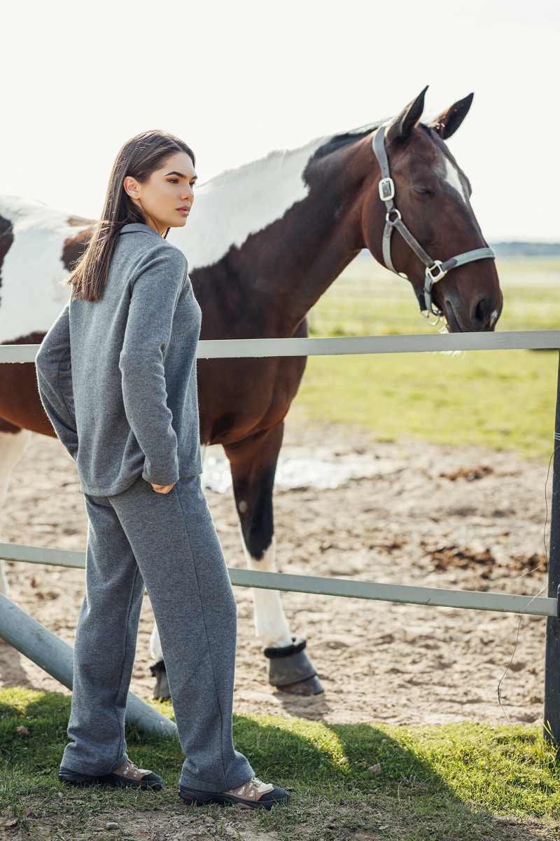 Grey jumper with a collar – photo 5