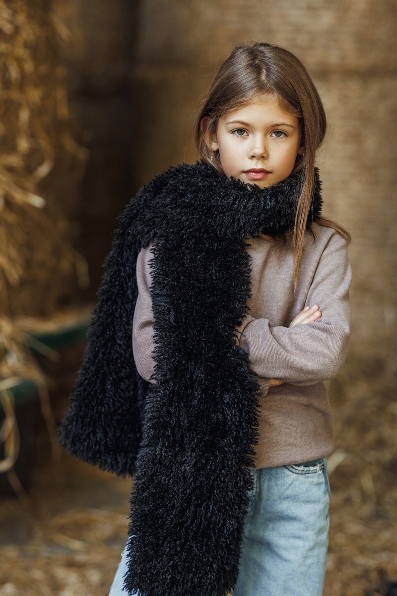 Mini black thick scarf
