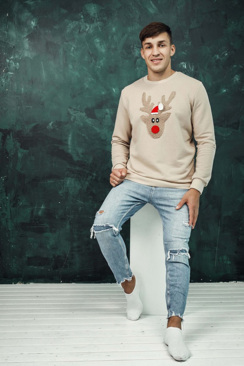 Men's sand Christmas jumper with a soft reindeer