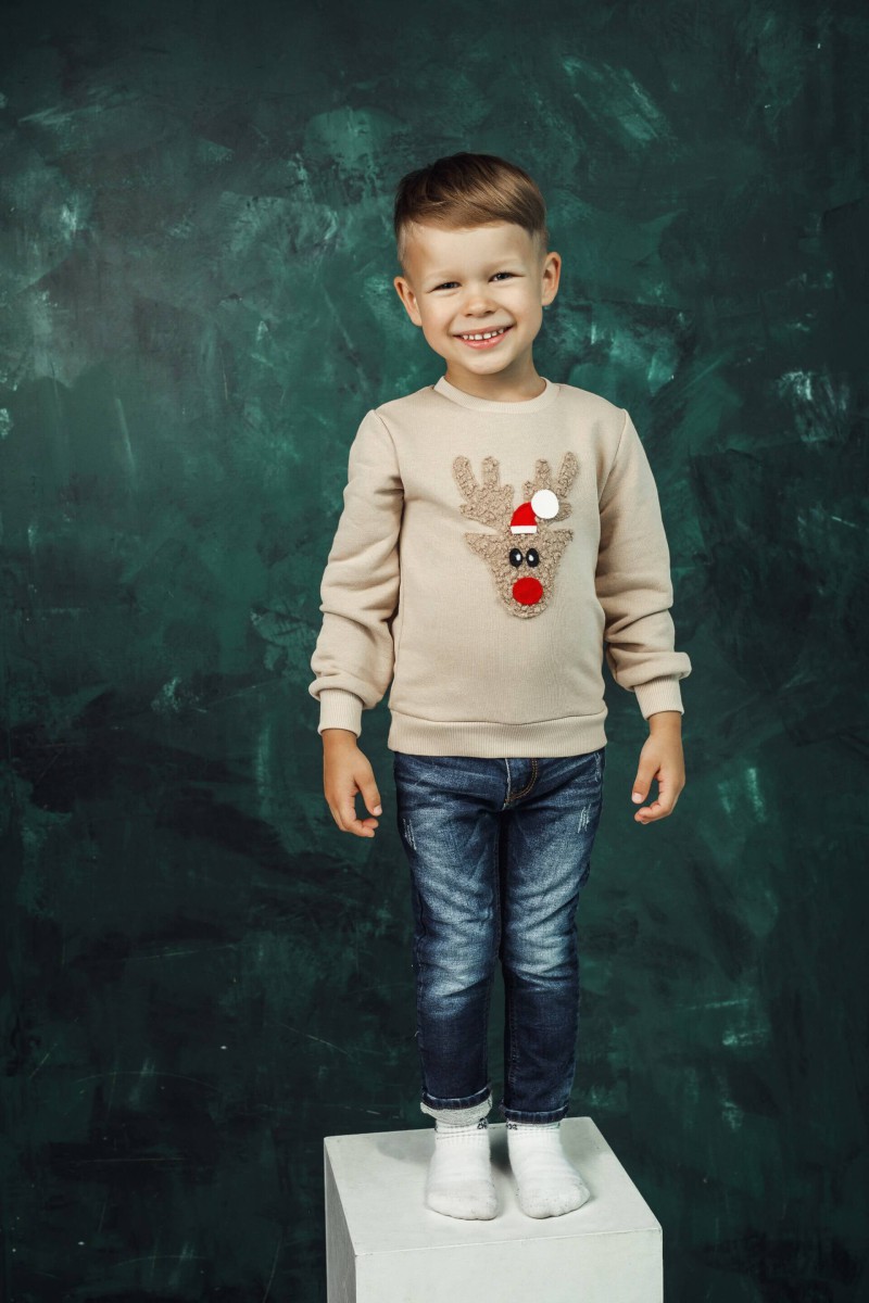 Children's sand Christmas jumper with a soft reindeer