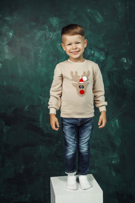 Children's sand Christmas jumper with a soft reindeer