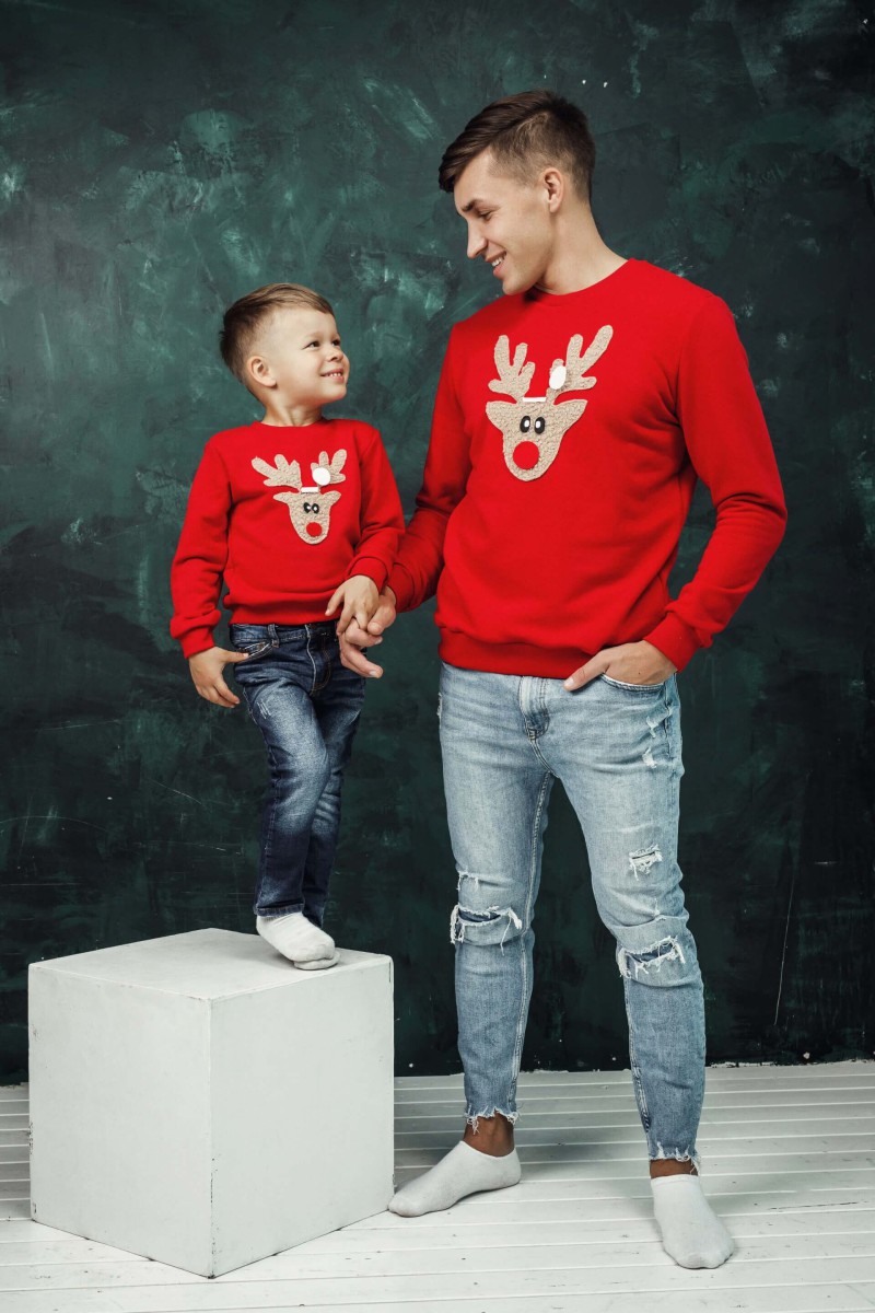 Children's red Christmas jumper with a soft reindeer – photo 2